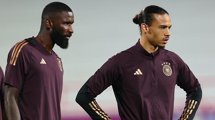 Leroy Sané (r) steht gegen Costa Rica in der Startelf.