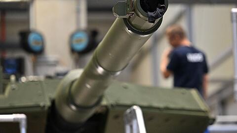 Der Leopard 2 A8 ist nach Militärangaben der erste Neubau eines Kampfpanzers für die Bundeswehr seit 1992. (Archivbild)