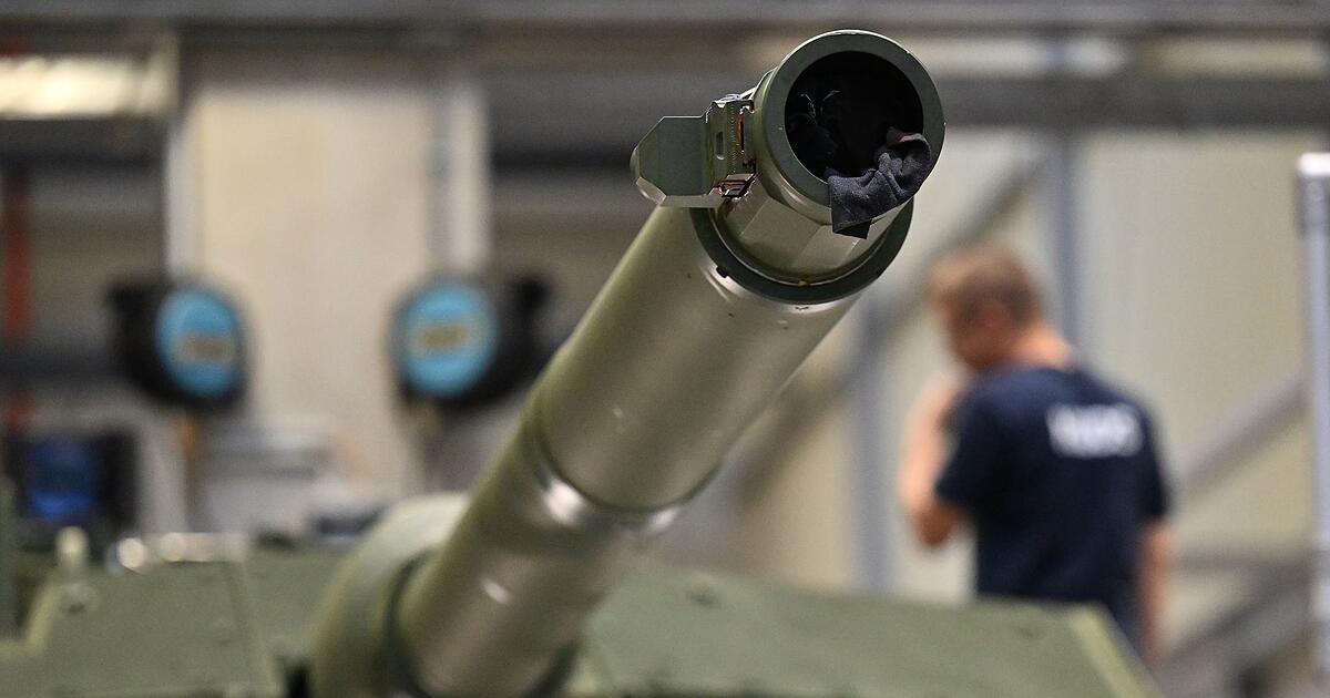 Bundeswehr-erh-lt-Kampfpanzer-Neuer-Leopard-2-wird-gezeigt