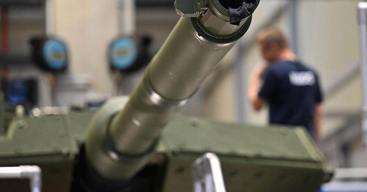 Bundeswehr-erh-lt-Kampfpanzer-Neuer-Leopard-2-wird-gezeigt