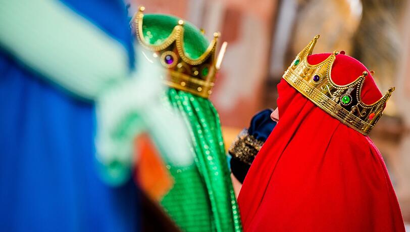 Erst zu Dreikönig aktiv: echte Sternsinger. Ein schöner Brauch in Bayern. Erst zu Dreikönig aktiv: echte Sternsinger. Ein schöner Brauch in Bayern.