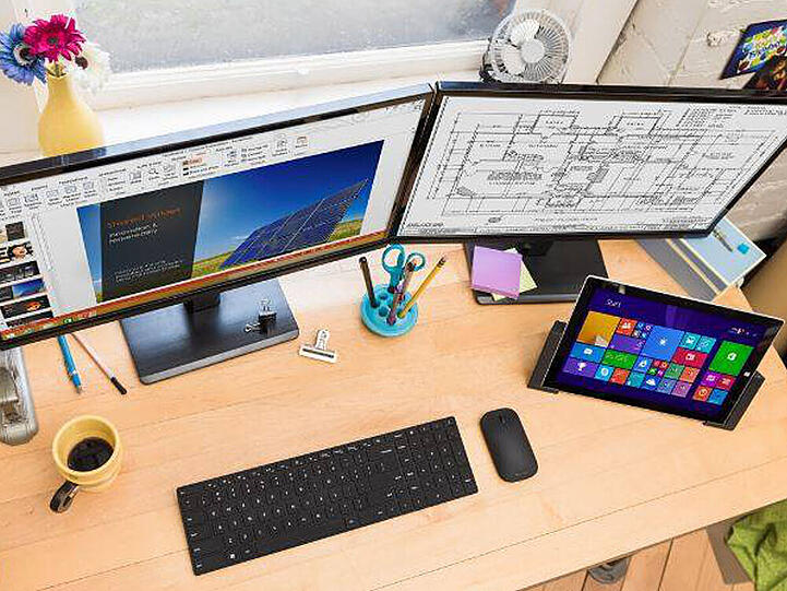 Ein Schreibtisch voller Fenster: Microsoft hat nach März-Updates Probleme, seinen Windows-7-Nutzern aus der Patsche zu helfen