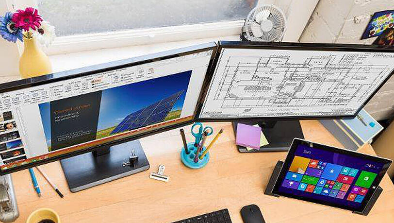 Ein Schreibtisch voller Fenster: Microsoft hat nach März-Updates Probleme, seinen Windows-7-Nutzern aus der Patsche zu helfen