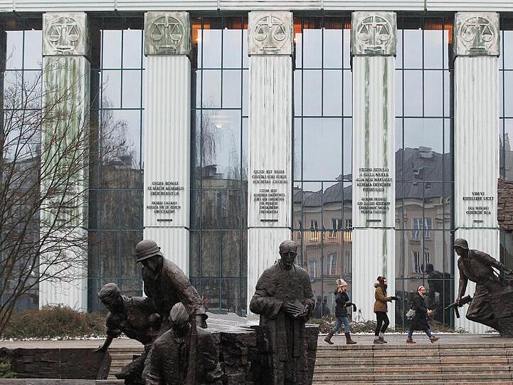Das Gebäude des Obersten polnischen Gerichts in Warschau: Das Vertrauen der Bürger in den Justizapparat nimmt ab.