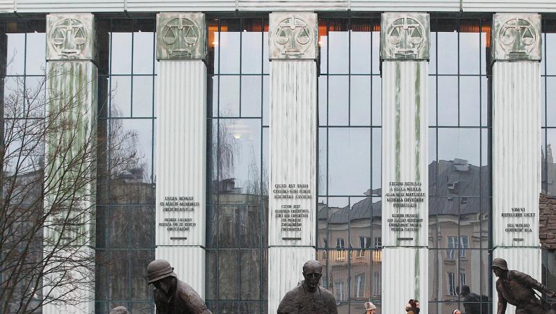 Das Gebäude des Obersten polnischen Gerichts in Warschau: Das Vertrauen der Bürger in den Justizapparat nimmt ab. Das Gebäude des Obersten polnischen Gerichts in Warschau: Das Vertrauen der Bürger in den Justizapparat nimmt ab.