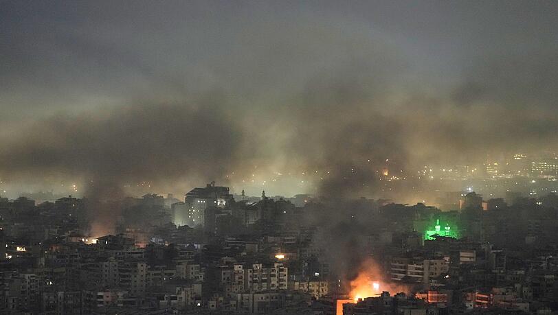 Die israelische Luftwaffe hat nach eigenen Angaben Kommando-Zentralen der Hisbollah im S&uuml;den Beiruts angegriffen.