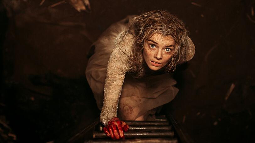 In dem &uuml;berambitionierten Horrorschocker "Ready or Not? - Auf die Pl&auml;tze, fertig, tot" k&auml;mpft Samara Weaving als Grace in einem grausamen Spiel ums &Uuml;berleben.
