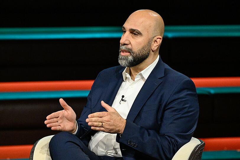 Extremismusforscher Ahmad Mansour sah bei "Markus Lanz" große Gefahren im Bereich der sozialen Medien. Extremismusforscher Ahmad Mansour sah bei "Markus Lanz" große Gefahren im Bereich der sozialen Medien.