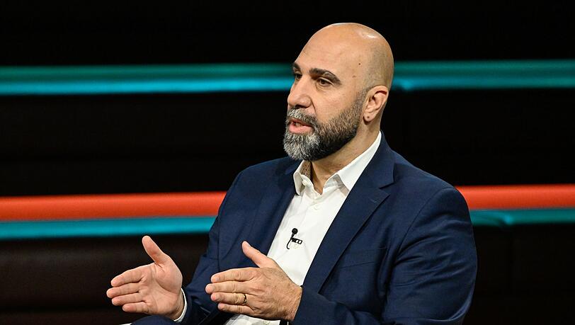 Extremismusforscher Ahmad Mansour sah bei "Markus Lanz" große Gefahren im Bereich der sozialen Medien. Extremismusforscher Ahmad Mansour sah bei "Markus Lanz" große Gefahren im Bereich der sozialen Medien.