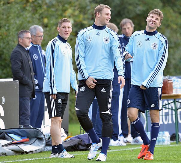 Elf Freunde müsst ihr sein. Die Nationalelf nimmt die Vorbereitung auf das WM-Qualifikationsspiel der deutschen Nationalmannschaft am Freitag in Dublin gegen Irland auf. Die Fotos