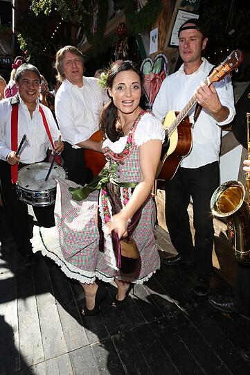 Bilder von der Mercedes-Benz-Damenwiesn mit Uschi Glas, Elisabeth Lanz und Lola Paltinger