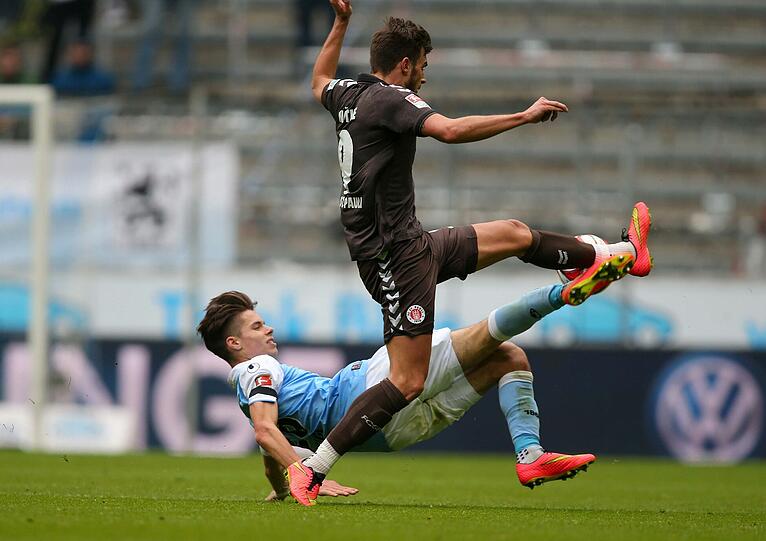 Julian Weigl &ndash; Note 4 - Gutes Stellungsspiel mit vielen geblockten Pässen, aber schwach im Eins gegen Eins und mit Problemen im Aufbauspiel.
