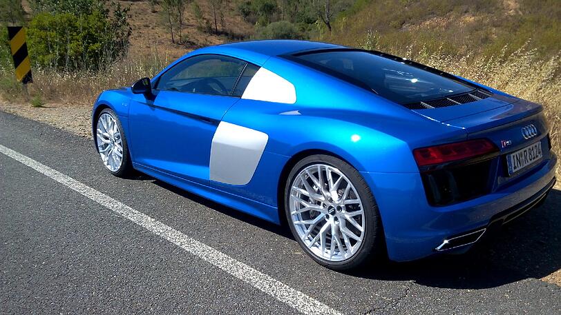 Der neue Audi R8 wirkt noch ein bisschen knackiger und sportlicher als die erste Version. Er kann Komfort und Sport - und alles dazwischen.