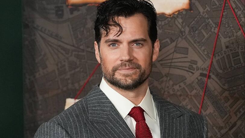 Henry Cavill tritt in einem neuen Agenten-Actionfilm von Guy Ritchie auf, der ein ganzes Franchise begründen könnte.