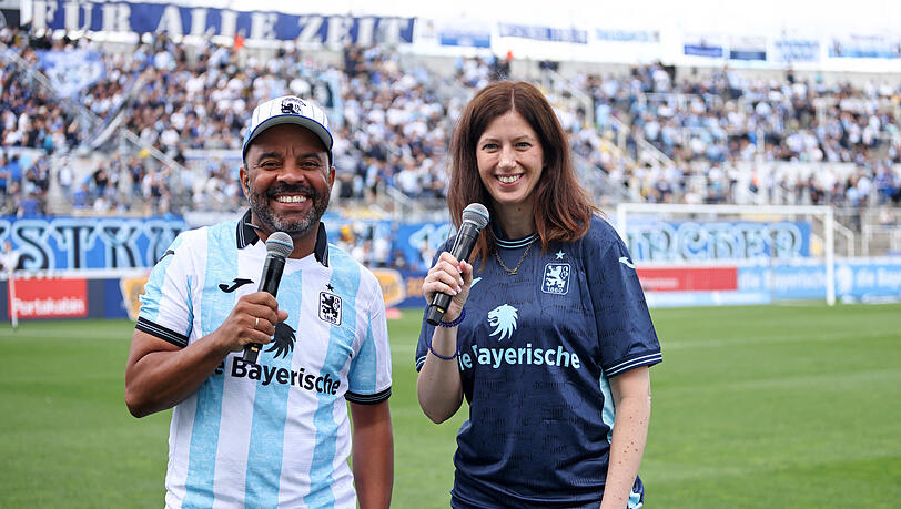 Zwei für 60: Simon Pearce mit Claudia Pichler am Stadionmikro.