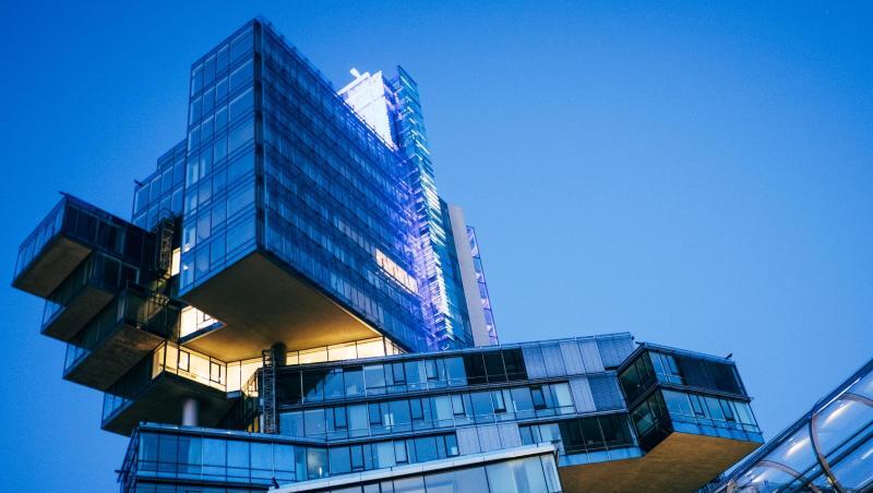 Die Rettung der Norddeutschen Landesbank NordLB mit einer vereinbarten Milliarden-Finanzspritze verzögert sich. Die Rettung der Norddeutschen Landesbank NordLB mit einer vereinbarten Milliarden-Finanzspritze verzögert sich.