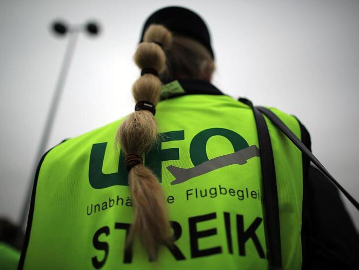 Die Kabinengewerkschaft Ufo hat für Sonntagmorgen zu Warnstreiks bei den Lufthansa-Töchtern Eurowings, Germanwings, Lufthansa Cityline und Sunexpress aufgerufen.