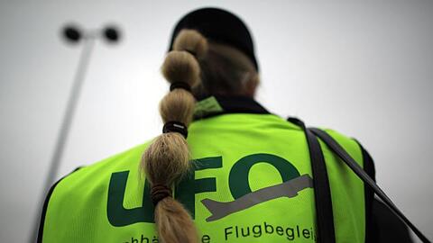 Die Kabinengewerkschaft Ufo hat für Sonntagmorgen zu Warnstreiks bei den Lufthansa-Töchtern Eurowings, Germanwings, Lufthansa Cityline und Sunexpress aufgerufen.