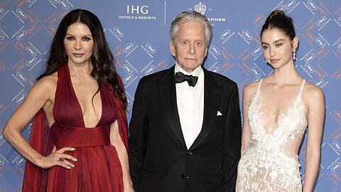 Catherina Zeta-Jones und Michael Douglas nahmen ihre Tochter Carys (r.) auch schon nach Cannes mit.