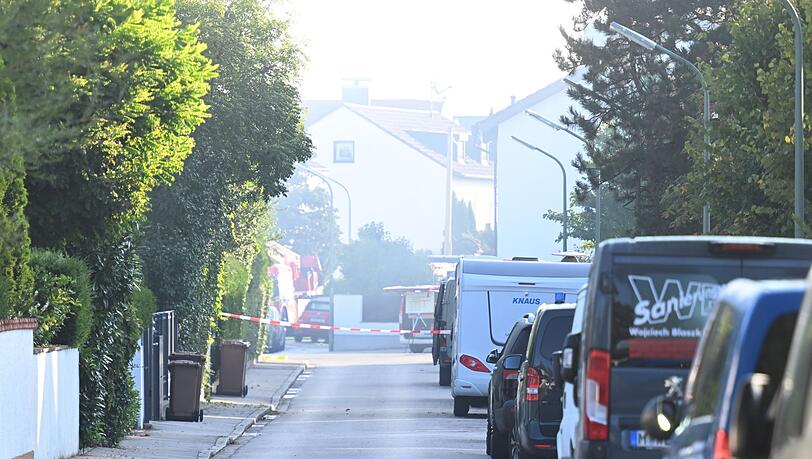 Ein Großbrand und Explosionsgeräusche haben für einen Großeinsatz gesorgt - mit weitreichenden Folgen.
