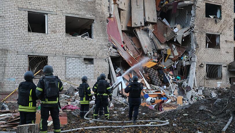 In der ukrainischen Großstadt Saporischschja schlug eine Rakete in ein Wohnheim ein. In der ukrainischen Großstadt Saporischschja schlug eine Rakete in ein Wohnheim ein.