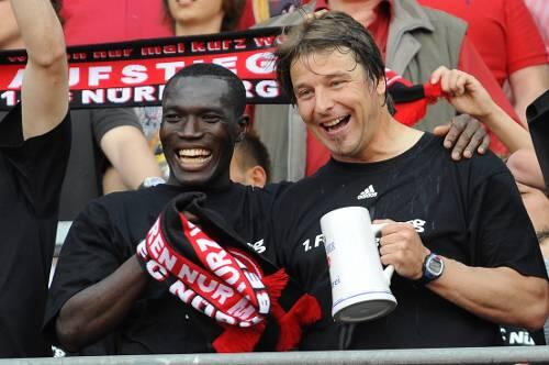&bdquo;Mit Christian Eigler das beste Sturmduo der zweiten Liga&ldquo;: Club-Trainer Michael Oenning (r.) weiß sehr genau, was er an Isaac Boakye hat.