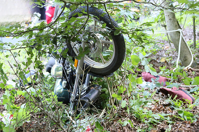 In einer langezogenen linkskurve verlor der 47-Jährige die Kontrolle über sein Motorrad.