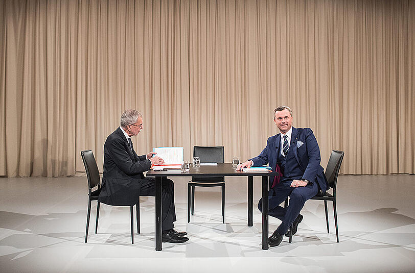 Trafen sich zur TV-Debatte: Alexander Van der Bellen (links) und Norbert Hofer (rechts). (Archivbild)