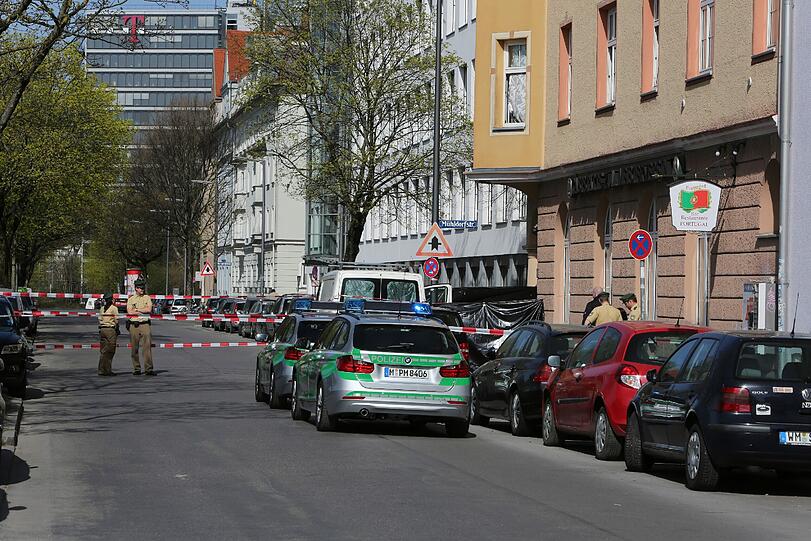 Toter am Ostbahnhof: In einem weißen LIeferwagen wurde eine Leiche entdeckt. Die Bilder...