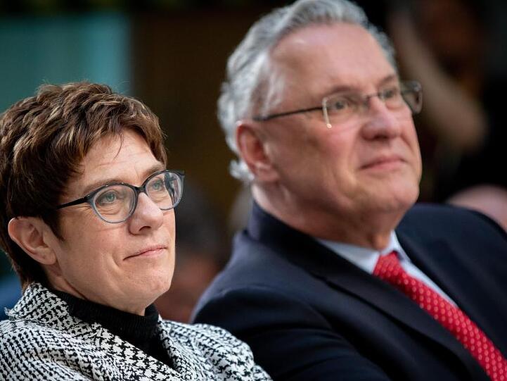 Annegret Kramp-Karrenbauer, CDU-Bundesvorsitzende, und Joachim Herrmann (CSU), Bayerischer Innenminister. Foto: Kay Nietfeld