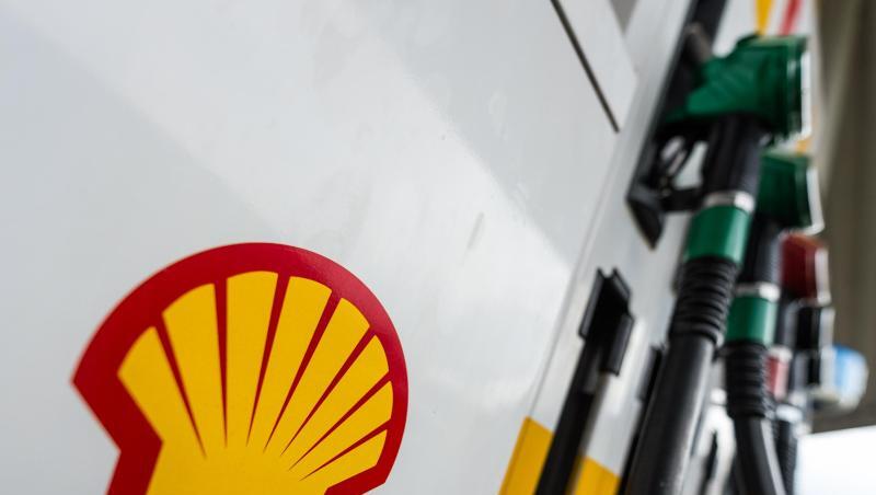 Einen Cent pro Liter Sprit können Shell-Kunden künftig freiwillig mehr zahlen. Das Unternehmen will das Geld in Kompensation stecken.
