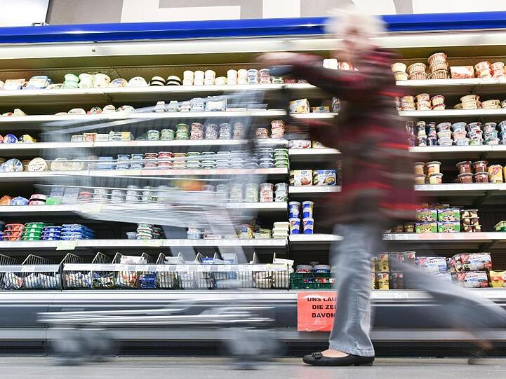 Auch Stiftung Warentest prangert regelmäßig Mogelpackungen an, die viel weniger Ware enthalten, als die Verpackung vorgaukelt.
