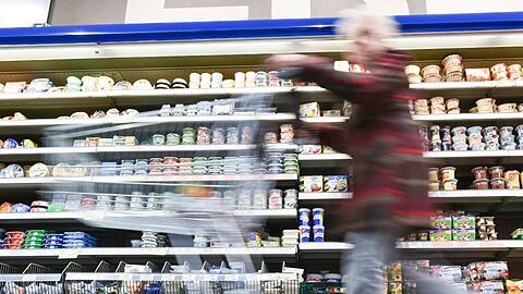 Auch Stiftung Warentest prangert regelmäßig Mogelpackungen an, die viel weniger Ware enthalten, als die Verpackung vorgaukelt.