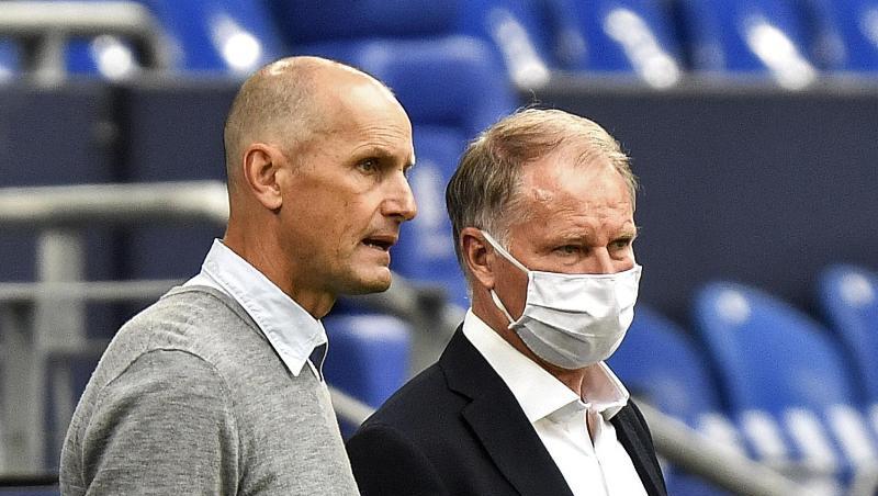 Trainer Heiko Herrlich (l) und Manager Stefan Reuter vom FC Augsburg.
