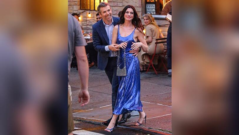 Anne Hathaway und Patrick Brammall in Brooklyn.