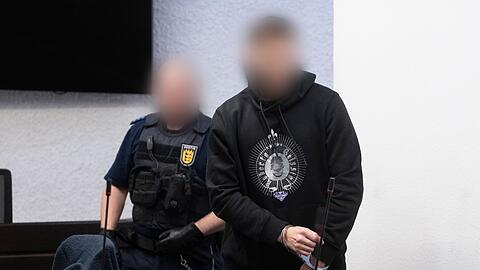 Nach &Uuml;berzeugung der Kammer lauerte der T&auml;ter seiner Bekannten Ende Februar 2026 im Wald auf, riss sie auf ihrem Heimweg vom E-Scooter und ermordete sie. (Archivbild)