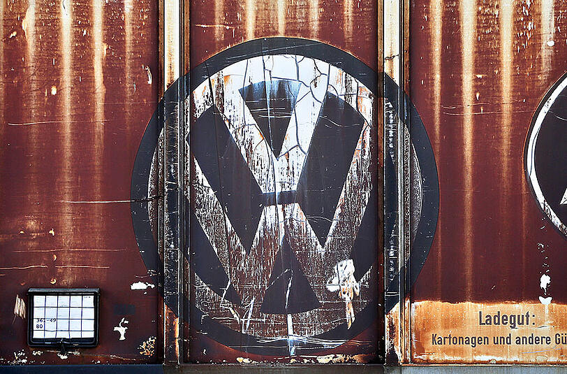 Volkswagen gerät im internationalen Abgas-Skandal weiter unter Druck. (Archivbild)