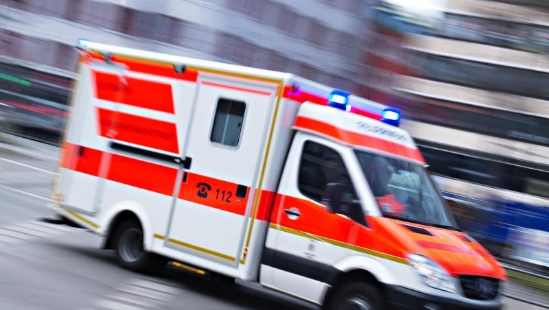 Ein Rettungswagen im Einsatz. Foto: Nicolas Armer/Archivbild Ein Rettungswagen im Einsatz. Foto: Nicolas Armer/Archivbild