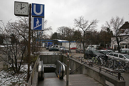 Vom U-Bahn Michaelibad folgte der Täter dem zweiten Mädchen: Wieder ein Halt der U5.