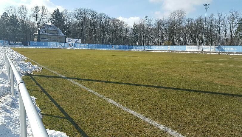 Schneemassen beseitigt: Der TSV 1860 konnte am Freitag vor dem richtungsweisenden Heimspiel gegen Fortuna Düsseldorf wieder auf dem Platz trainieren. Schneemassen beseitigt: Der TSV 1860 konnte am Freitag vor dem richtungsweisenden Heimspiel gegen Fortuna Düsseldorf wieder auf dem Platz trainieren.