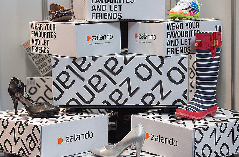 Der Internet-Versandhändler Zalando hat im ersten Quartal seinen Konzernumsatz kräftig gesteigert. Das bereinigte Betriebsergebnis (Ebit) wird hingegen zurückgehen. Foto: Sebastian Kahnert