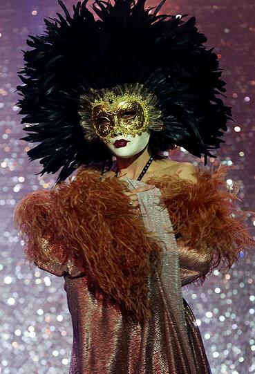 Drehleier Sigi Müller The Filly Follies Burlesque