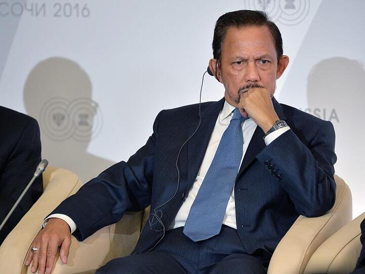 Sultan Hassanal Bolkiah von Brunei will auf die Vollstreckung der Todesstrafe gegen Homosexuelle verzichten.