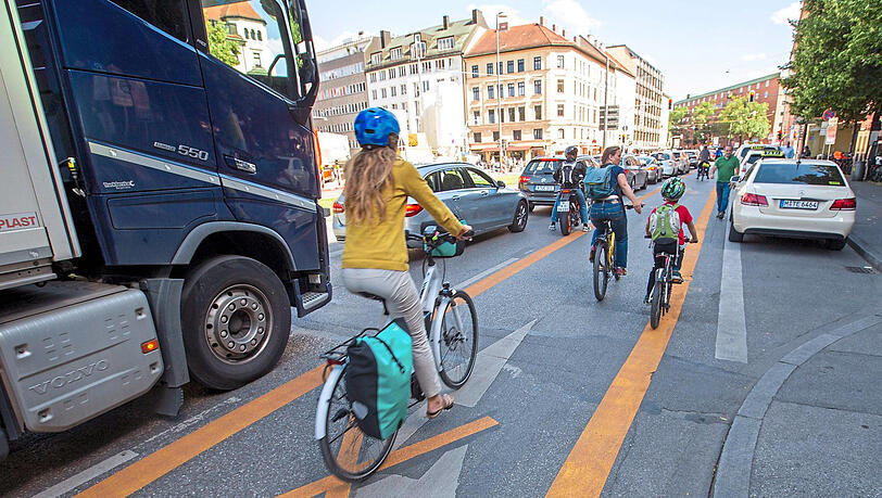 Die gelben Pop-up-Radwege in München werden in ein paar Tagen wieder verschwinden. Gegen den Willen der Grünen hat der Stadtrat das gestern beschlossen.