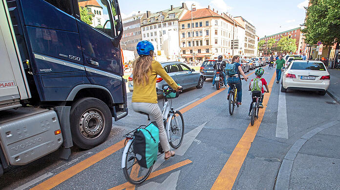 Die gelben Pop-up-Radwege in München werden in ein paar Tagen wieder verschwinden. Gegen den Willen der Grünen hat der Stadtrat das gestern beschlossen.