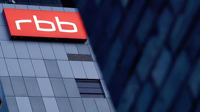 Der öffentlich-rechtliche Rundfunk steht nicht zuletzt aufgrund der RBB-Affäre in der Kritik. Jetzt erhebt eine Mitarbeiterin schwere Vorwürfe.