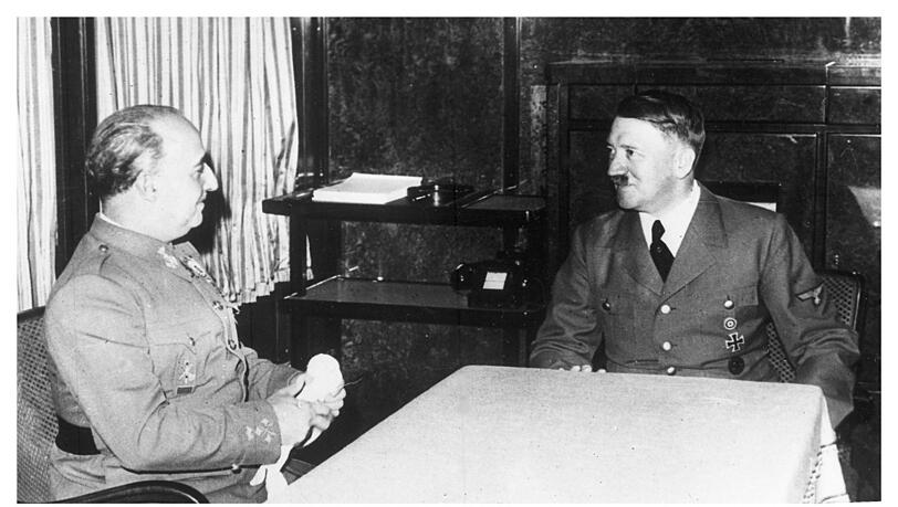 Im Oktober 1940 trafen sich Franco und Hitler im französischen Grenzort Hendaye. Es blieb das einzige Treffen der beiden. Im Oktober 1940 trafen sich Franco und Hitler im französischen Grenzort Hendaye. Es blieb das einzige Treffen der beiden.