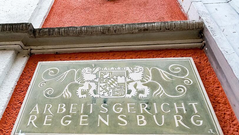 Die Arbeitsbelastung an Bayerns Arbeitsgerichten hat in den vergangenen Jahren stark zugenommen. (Illustration)