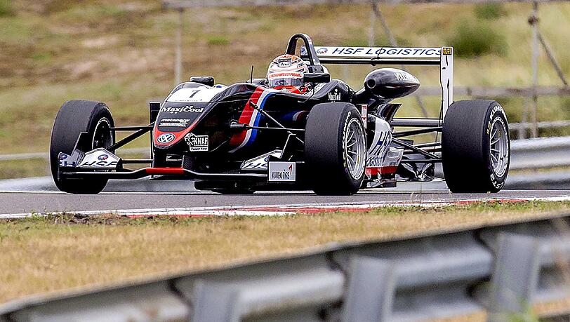 In der Formel-3 hat er sich schon einen Namen gemacht: Der 16-jährige Niederländer Max Verstappen. In der Formel-3 hat er sich schon einen Namen gemacht: Der 16-jährige Niederländer Max Verstappen.