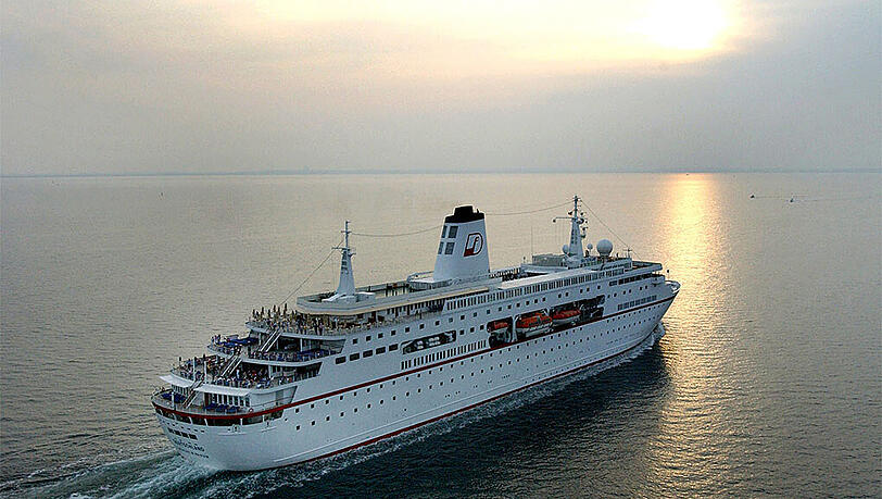 Muss sich das ZDF bald nach einem neuen Traumschiff umsehen? Momentan lasten auf der MS "Deutschland" 60 Millionen Euro Schulden. Muss sich das ZDF bald nach einem neuen Traumschiff umsehen? Momentan lasten auf der MS "Deutschland" 60 Millionen Euro Schulden.